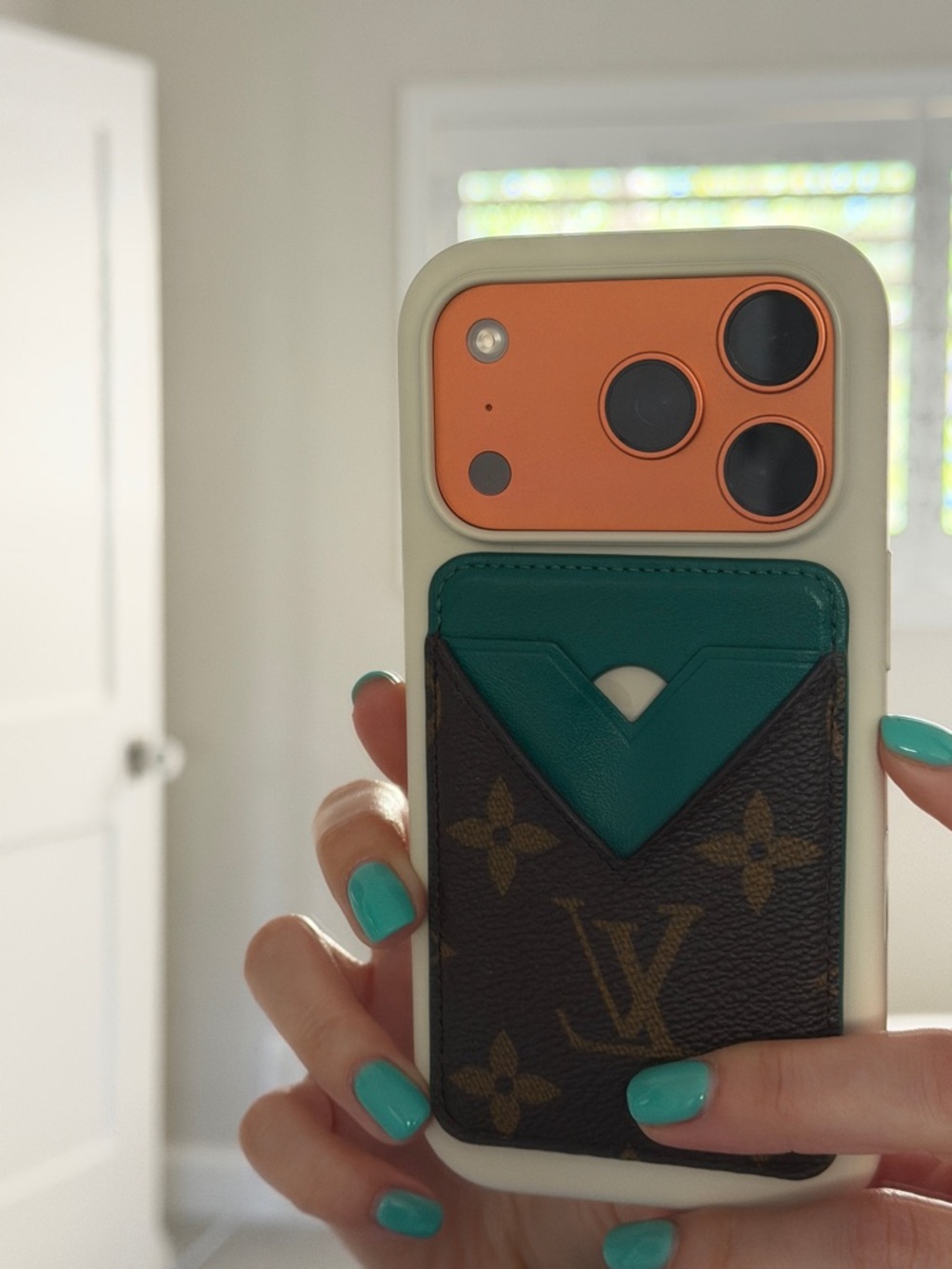 Louis Vuitton magsafe green card holder